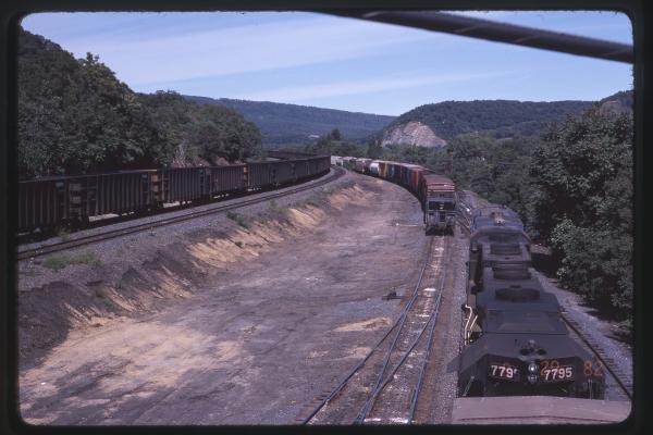 GP38 7795 Westbound in Enola, PA