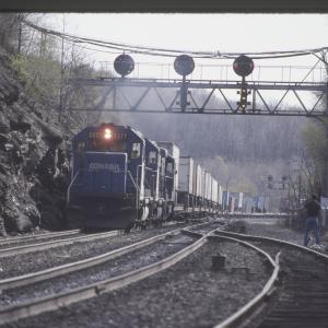 Conrail 3377 in Altoona PA on 5/4/89