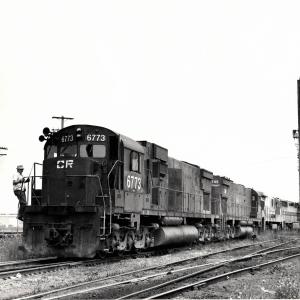 Photograph of C636 6773, C628 6749 and two more units arriving for ore empties at Whiskey Island, Cleveland OH 7/25/77