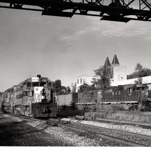 Photograph of GP35 7578 on B&O tracks meeting a detouring B&O on Conrail tracks train at Akron OH. 7/23/77.