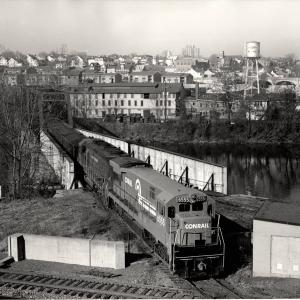 Photograph of U33C 6555 and an SD45 on train HB-8 The Star crossing the Reading Bridge on its way to Saucon Yard in Bethlehem PA. 11/26/76