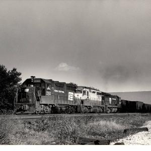 Photograph of GP35 2262, GP30 3607 and U33B 2904 at Duncannon PA. 6/21/76