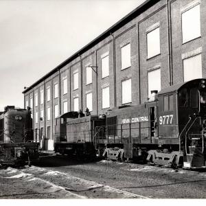 Photograph of S4 9777, SW9 286 and RS3 1707 at E Port shops. 12/5/76
