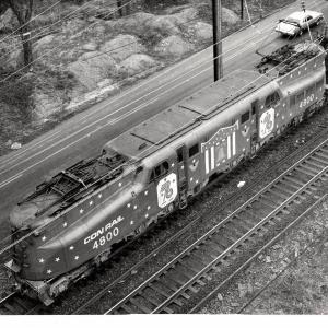 Photograph of GG1 4800 in Bicentennial Paint. 2/17/77