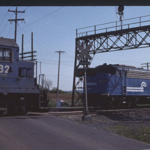 E8 4022 and GP40 3132 in Remora, PA