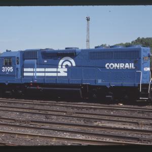 GP40 3195 in Rutherford, PA