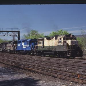 GP35s 3643, 2291, and 3691 with GP40 3253 at Banks, PA