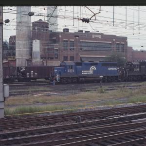 GP40s 3272 and 3242 in Harrisburg, PA