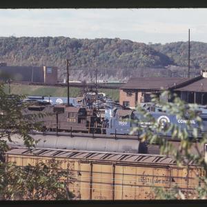 B23-7 1909 and GP38 7813 in Conway, PA
