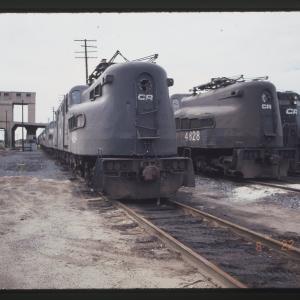 GG1s 4894 and 4828 with GP9 7176 in Rutherford, PA