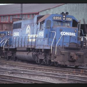 Wrecked MT6 1120 and SD38 6958 at Rutherford, PA