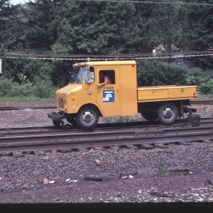 MoW Truck X1009 in Parkesburg, PA