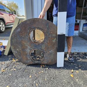 General Railway Signal Co. (GRS) Type D, 2-light signal (lamps missing) with round background, ex-NYC