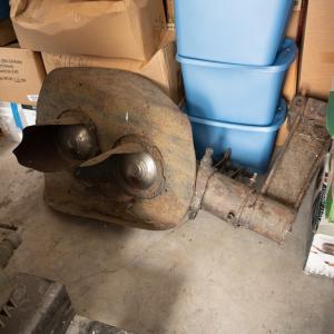 General Railway Signal Co. (GRS) Type D, 2-light signal with round background and support bracket, ex-NYC