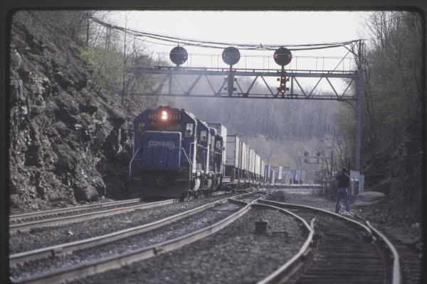 Conrail 3377 in Altoona PA on 5/4/89