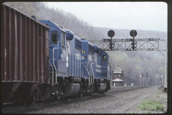Conrail 6392 at MG Tower, Altoona PA on 5/6/89