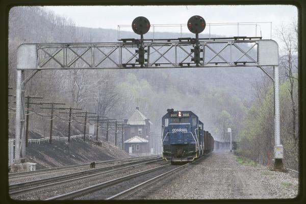 Conrail 6661 at MG Tower, Altoona PA on 5/6/89