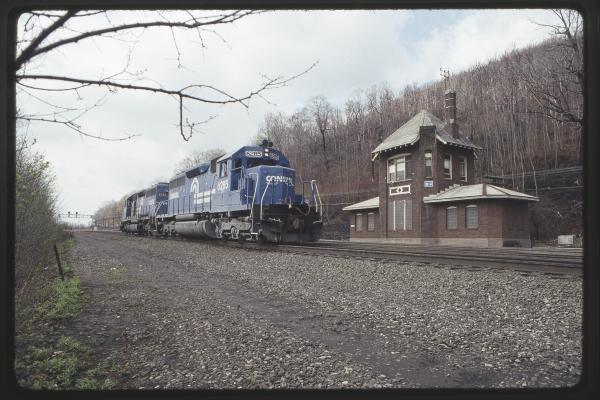 Conrail 6285 at MG Tower, Altoona PA on 5/6/89