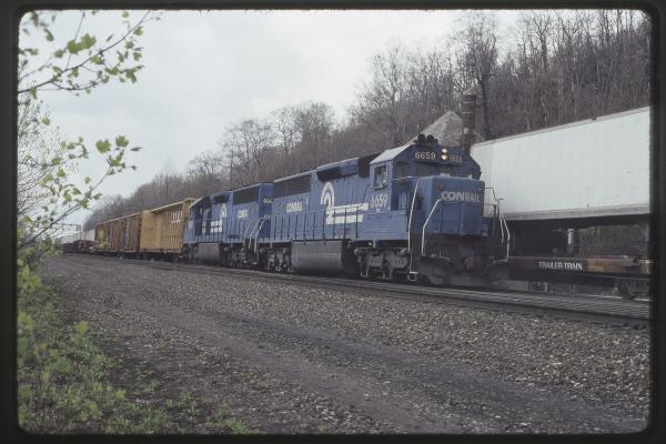 Conrail 6659 at MG Tower, Altoona PA on 5/6/89