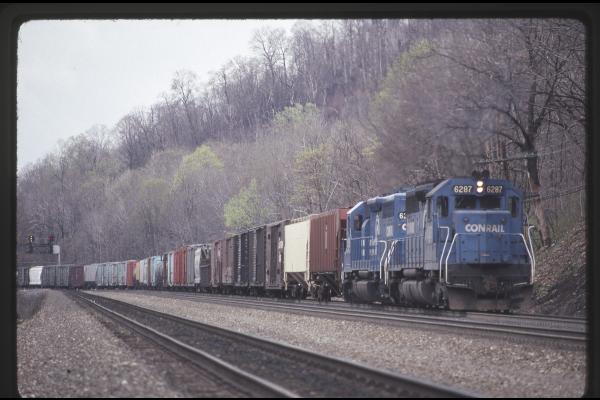 Conrail 6287 at MG Tower, Altoona PA on 5/6/89