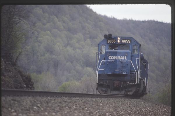 Conrail 6655 at MG Tower, Altoona PA on 5/6/89