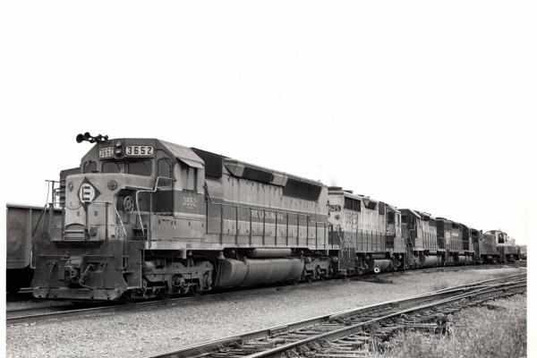 Photograph showing SDP45 3652, GP35 3625 and other units. Rutherford PA. 10/16/76.