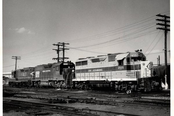 Photograph of GP35 2555, GP40 3199 and GP9 300 at Sayre PA. 4/16/76