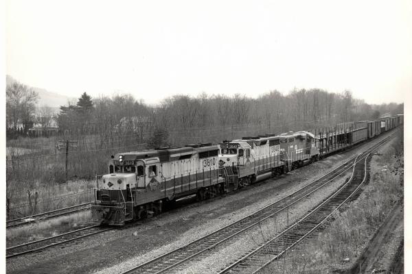 Photograph of GP30 3610, GP35 3648 and GP10 7567 Westbound at Marysville PA. 11/28/76