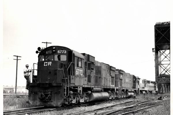Photograph of C636 6773, C628 6749 and two more units arriving for ore empties at Whiskey Island, Cleveland OH 7/25/77
