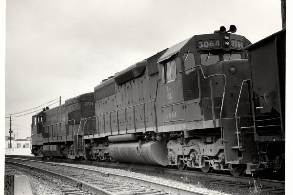 Photograph of SD40 3064 and U23B 2721 leaving Hagerstown Yard. 5/76