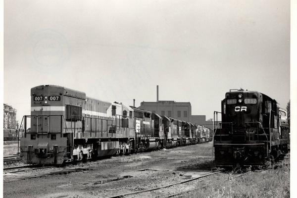 Photograph of GP9 5862 and many other units at Collinwood Shops. 8/28/76