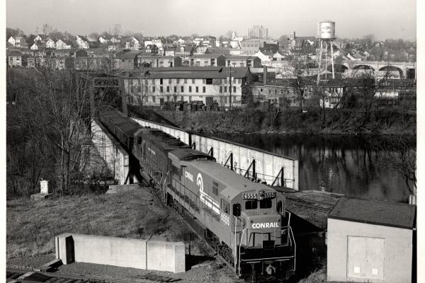 Photograph of U33C 6555 and an SD45 on train HB-8 The Star crossing the Reading Bridge on its way to Saucon Yard in Bethlehem PA. 11/26/76