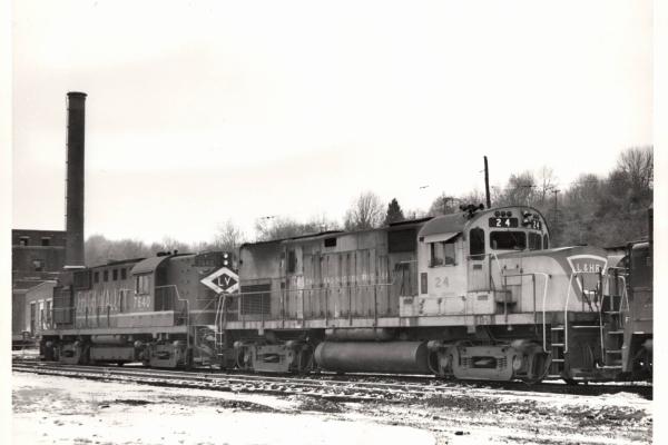Photograph of C420 24 and RS11 7640 at Allentown Yard. 12/5/76