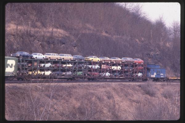 Open Auto Racks at Horseshoe Curve