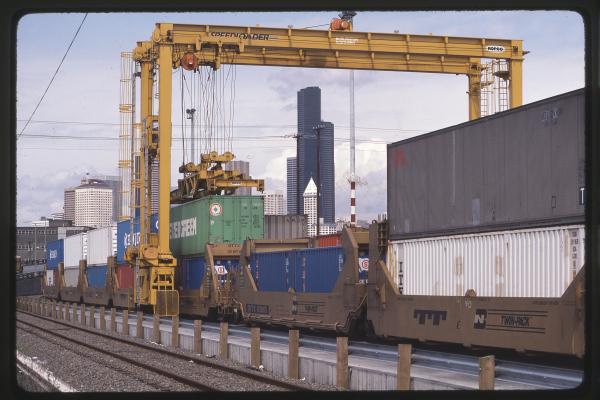 TTX double stacks being unloaded