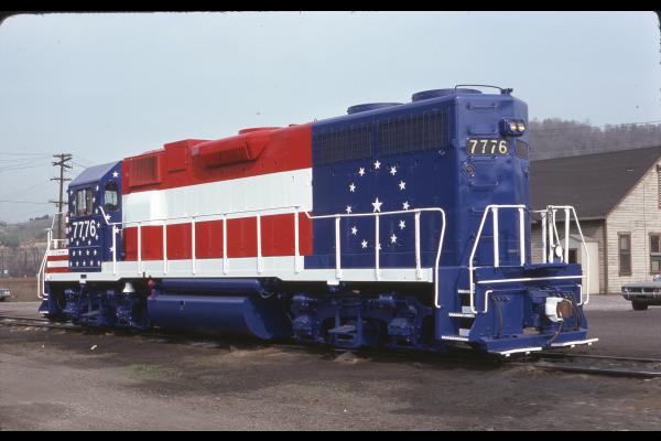 CR Bicentennial GP38 7776 in Pitcairn, no lettering