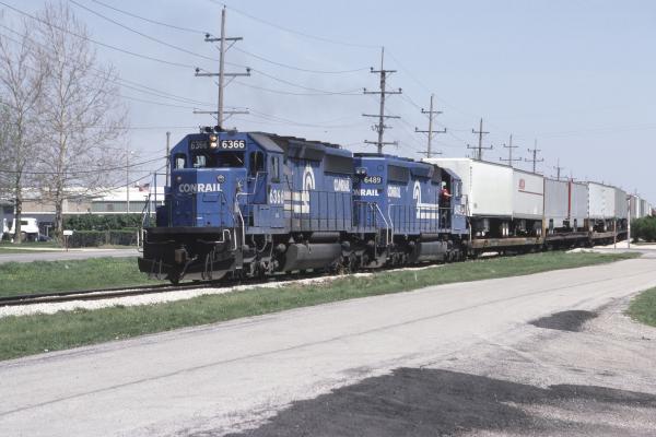 SD40-2 6366 in Streator, IL