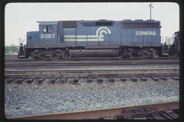 GP40 3087 in Rutherford, PA
