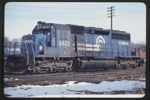 SD40-2 6433 in Rutherford, PA