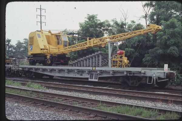 MoW Crane and F30A 59005 in Lebanon, PA