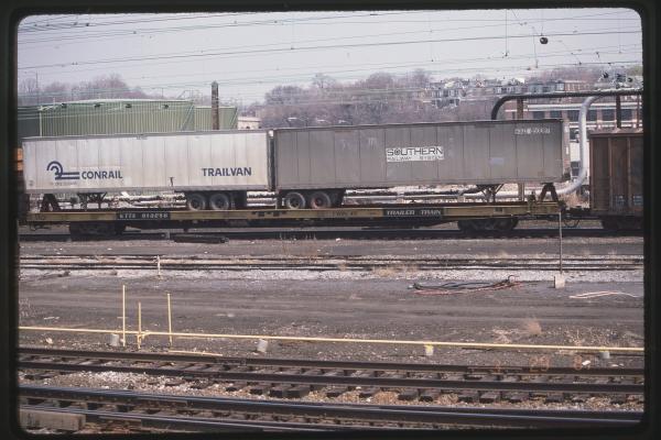 Trailvan CRZ 235416 and SOUZ 650087 on KTTX 913256 in Harrisburg, PA