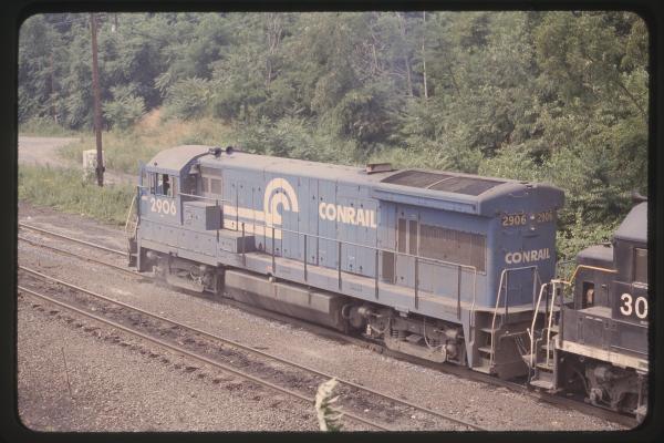 U33B 2906 Eastbound in Enola, PA