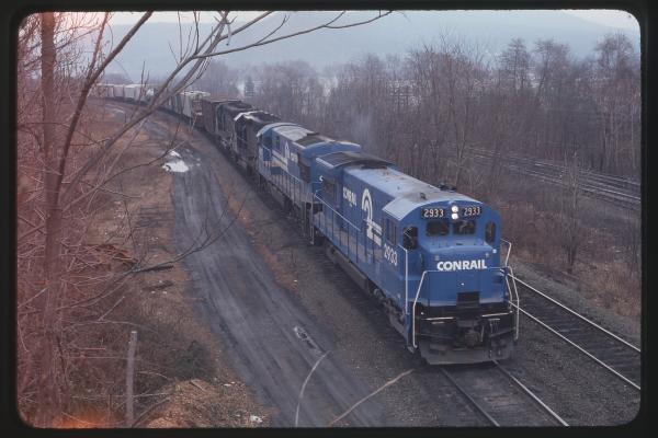 U33B 2933 Eastbound in Enola, PA