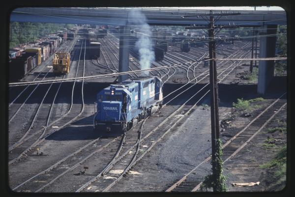 GP38-2 8089 and SDP45 in Enola, PA