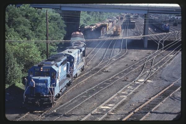 GP40 3168 and C30-7 6606 Westbound in Enola, PA
