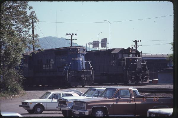 SD9 6900 and GP40 3105 in Enola, PA