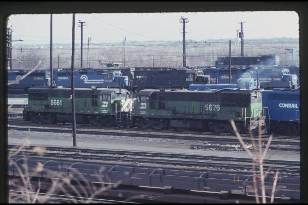 BN U25Cs 5661 and 5676 in Enola, PA