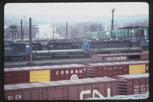 SOU SD35 3086 and SD45 3133 in Enola, PA