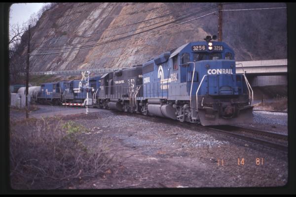 GP40 3256 in Rockville, PA