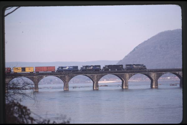 GP40-2 3325, GP38-2 8062, GP40 3245, and U23B 2781 in Rockville, PA